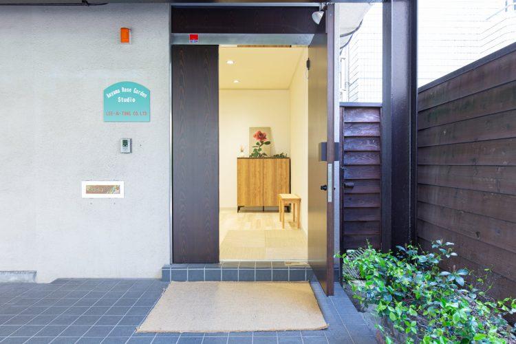 玄関入り口での撮影も