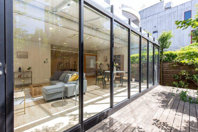 ウッドデッキテラスでの撮影も