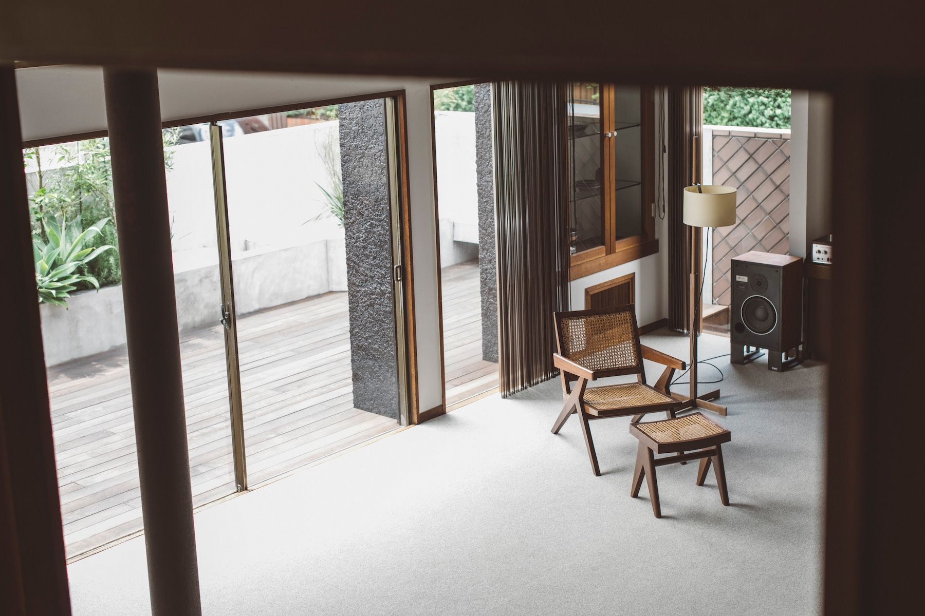 元の内装を存分に活かしたメインルーム