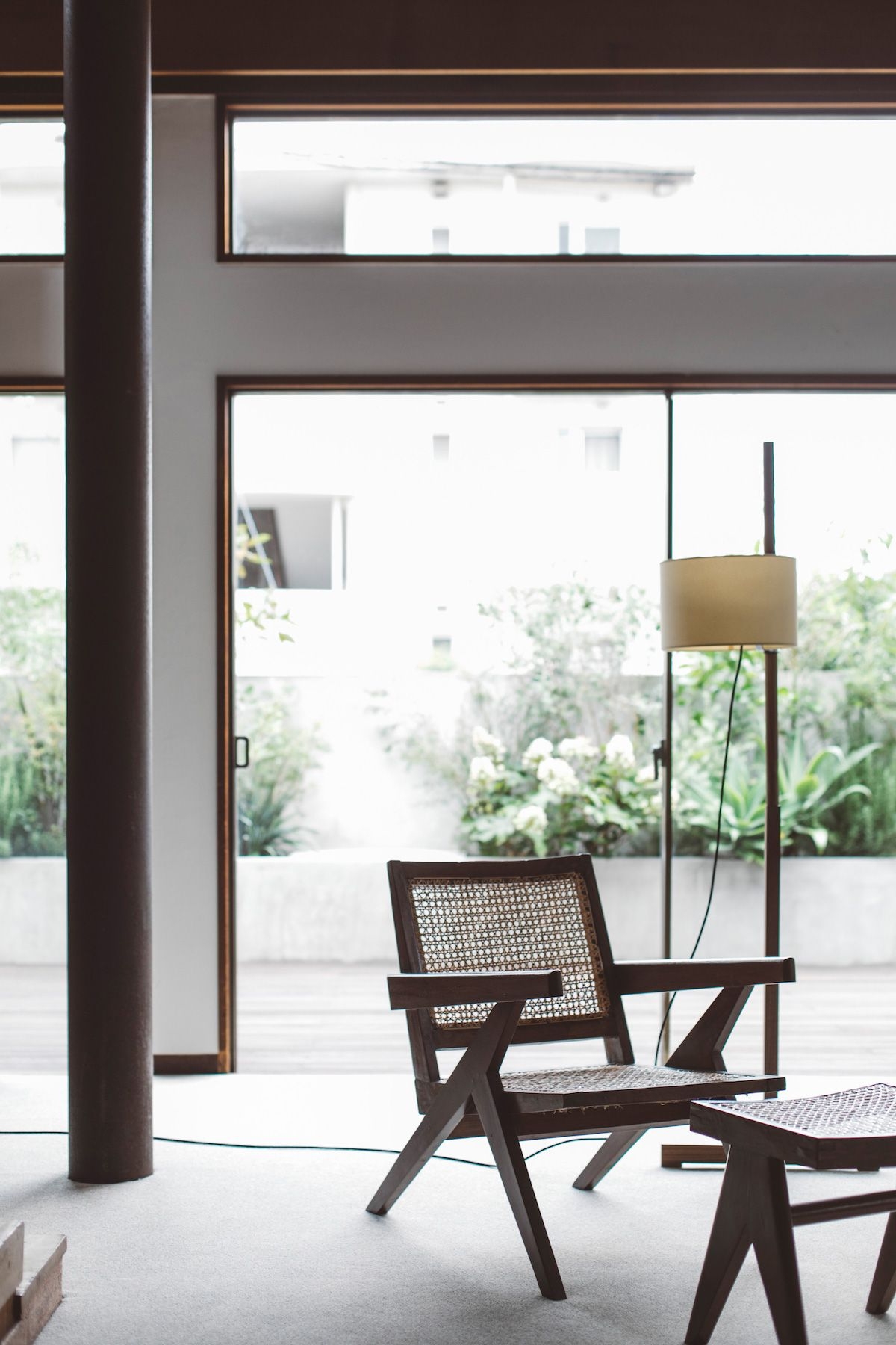 存在感あるチェアはPierre Jeanneret