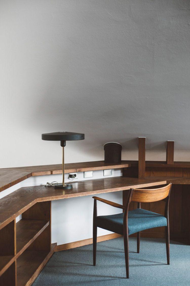 品のある書斎の一角