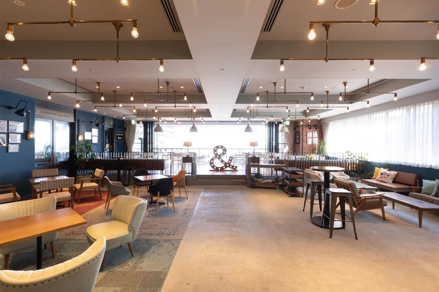 ラウンジエリア正面(正面扉オープン)