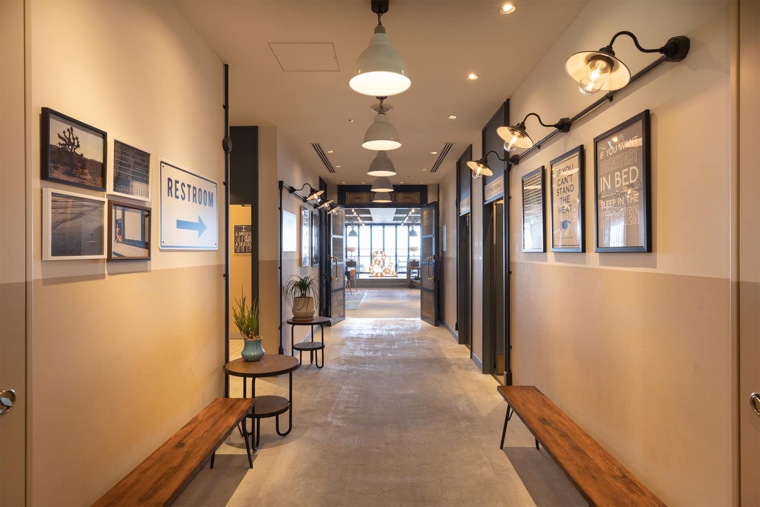 ラウンジ前通路(扉オープン)