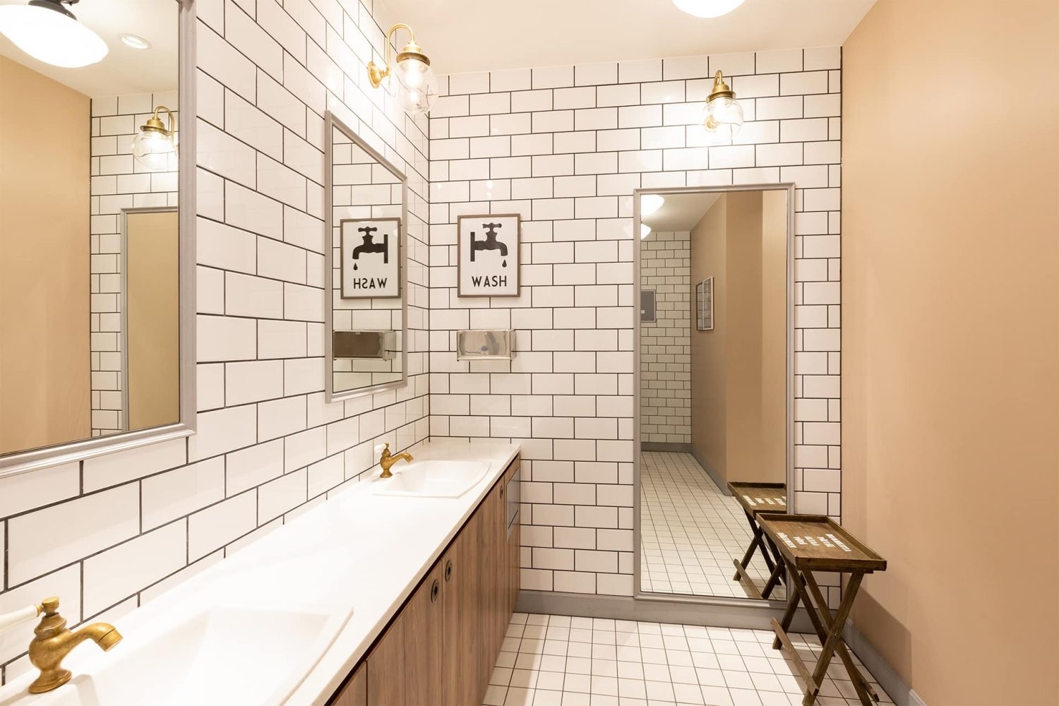 化粧室での撮影も可能