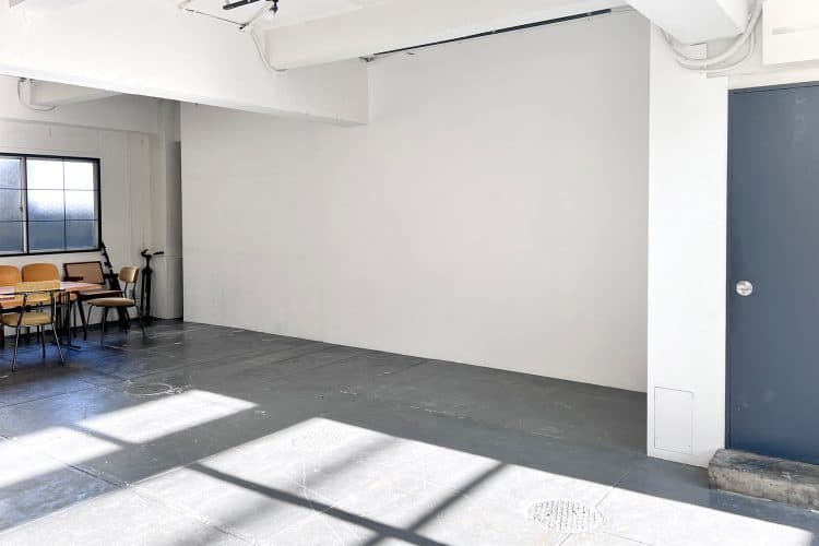 1F 横幅6mの白壁を追加