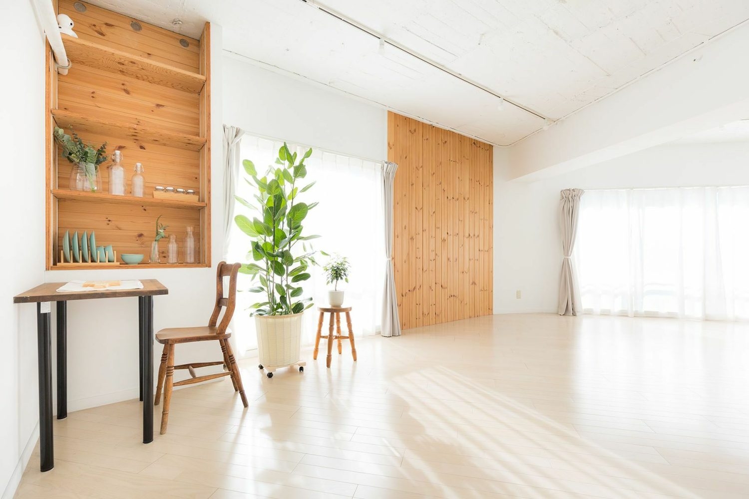 小さなテーブルや椅子も用意