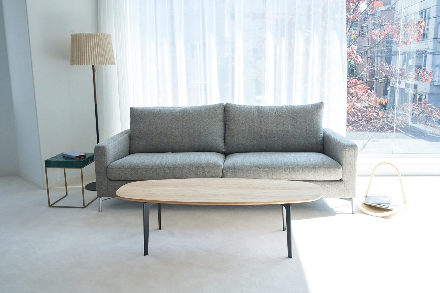 グレー3人掛けソファ