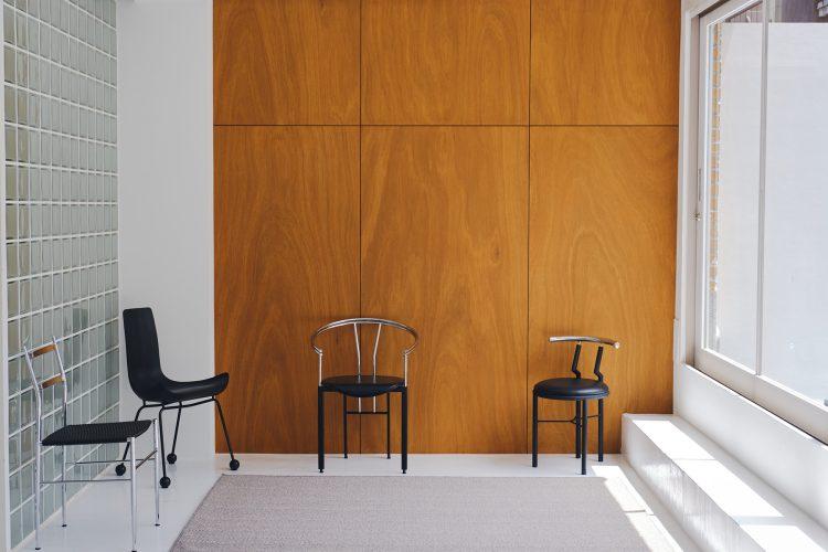 5F ウッド壁とガラスブロック壁が交差する空間