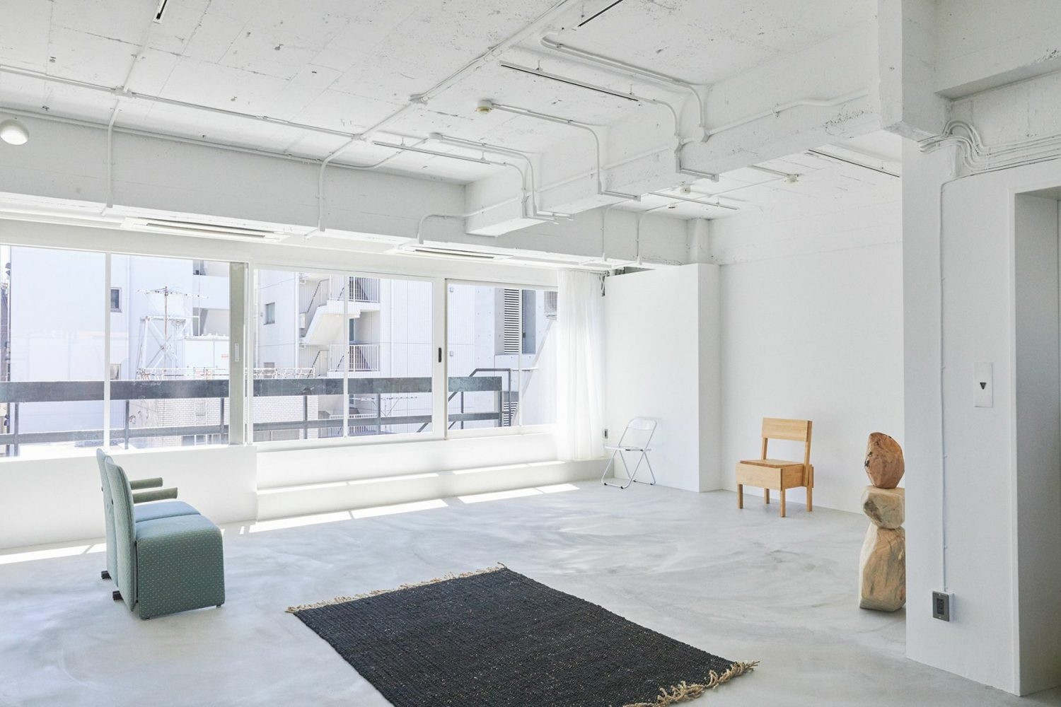 6F エレベーター側からバルコニー側