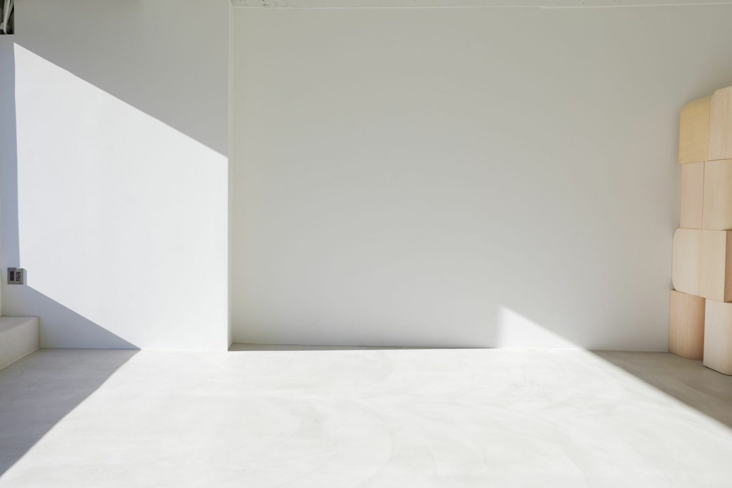 6F 自然光豊かな明るい室内