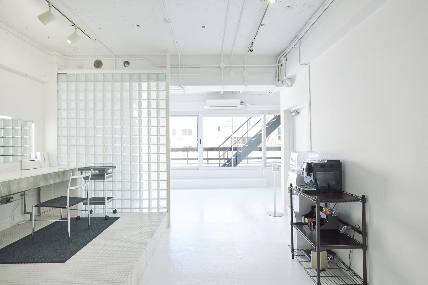 5F スタジオ入口側からバルコニー側