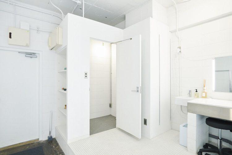 5F スタジオ入口 / フィッティング