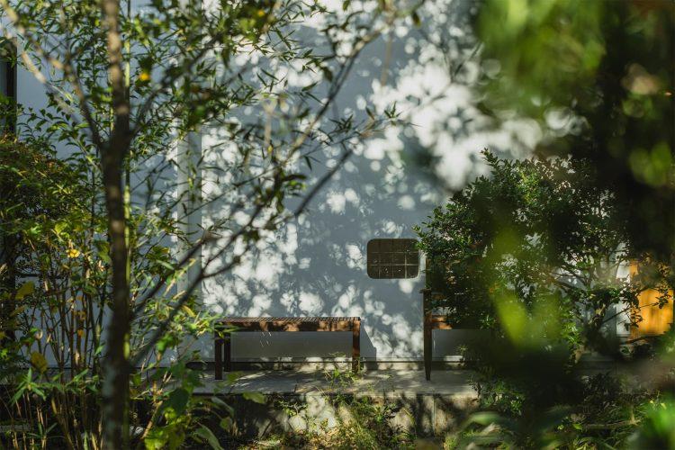 11月10:00頃の母屋玄関付近