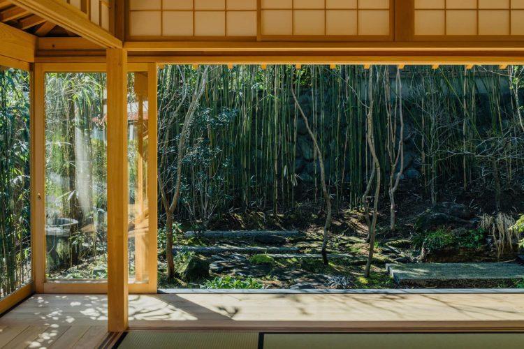 室内は約30平米