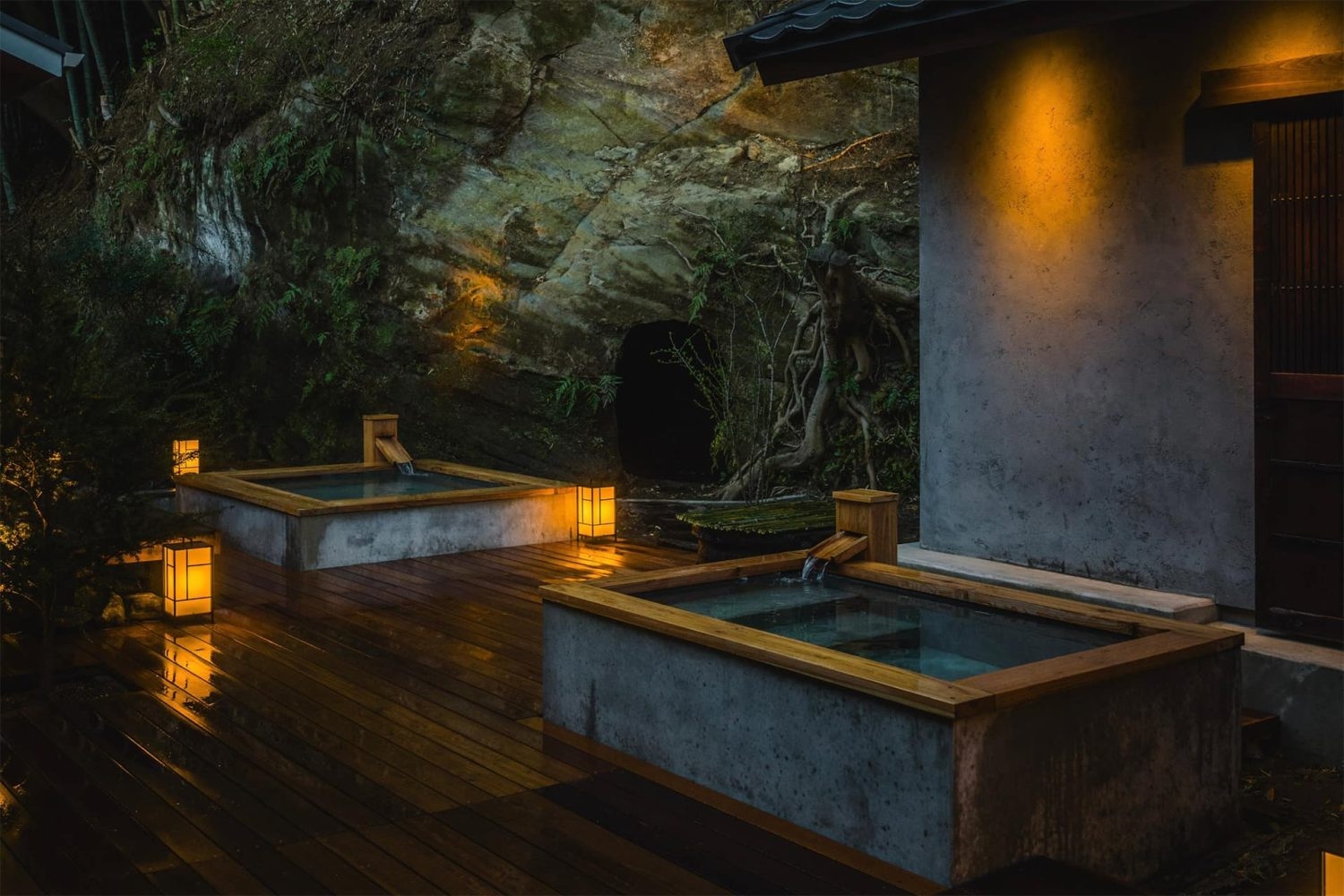 3月19:00頃、水風呂と露天風呂