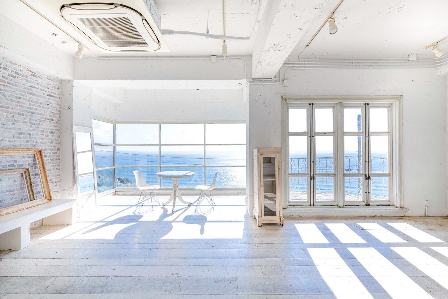 2F 窓は水平線を望む多彩な光