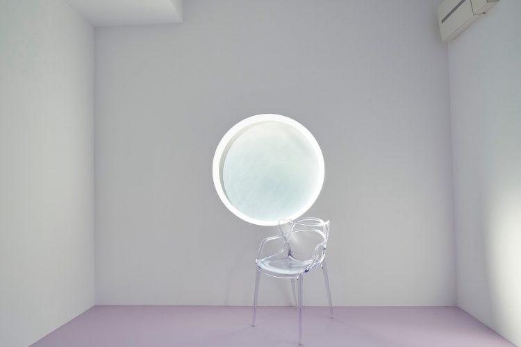 Aスペース西側の円形窓