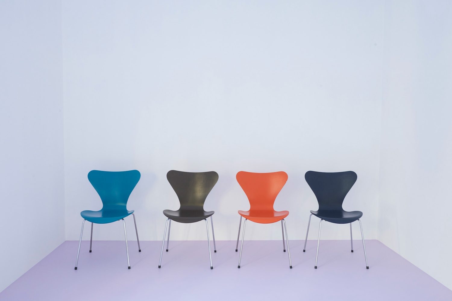 4色のセブンチェア