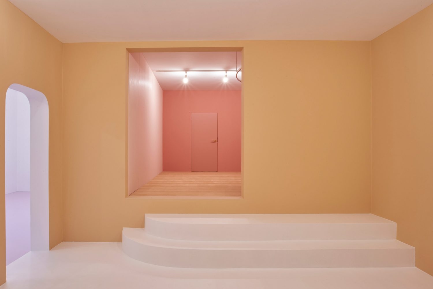 BスペースからCスペースを見て