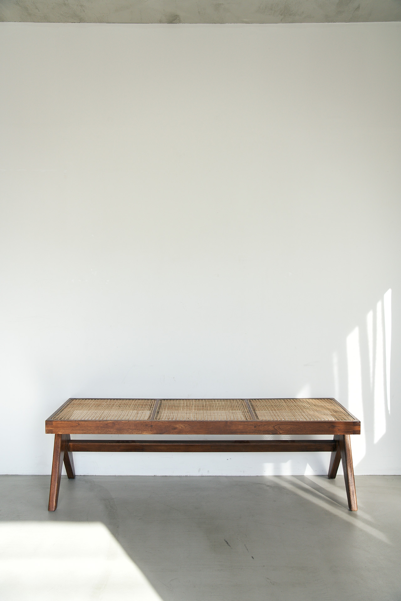 プロップ / ピエール・ジャンヌレ