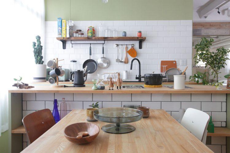 グリーンを基調としたキッチン