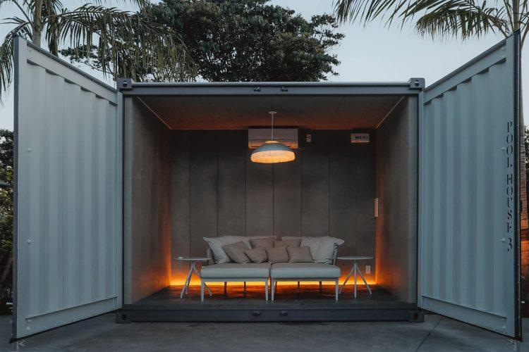 プールサイドに複数あるプールハウス