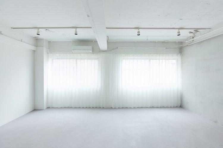 3F 白壁とモルタル壁