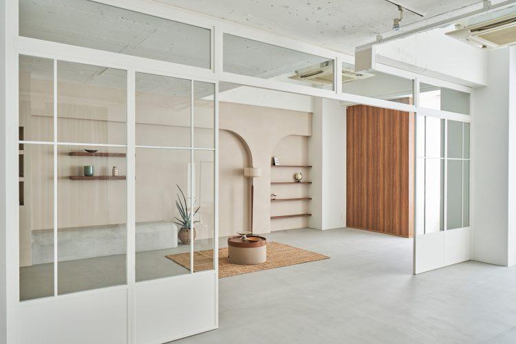 レイヤー感のあるホワイトフレーム