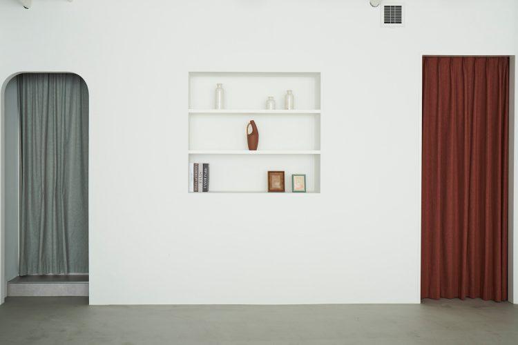 アクセントになるカラーカーテン