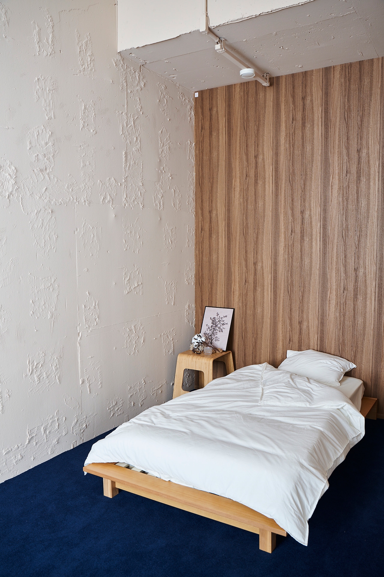 落ち着いた印象のベッドルーム