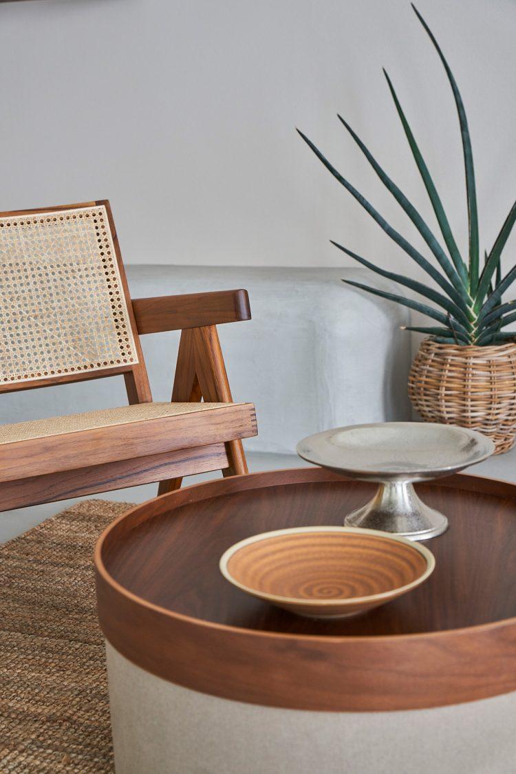 木のあたたかみを感じるプロップ