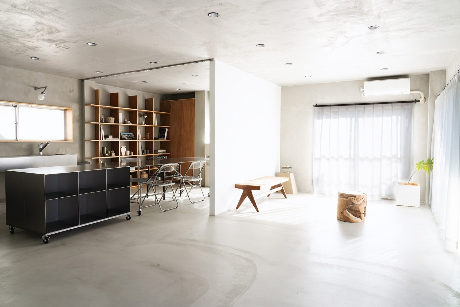 3面採光で一日中自然光が差し込む空間