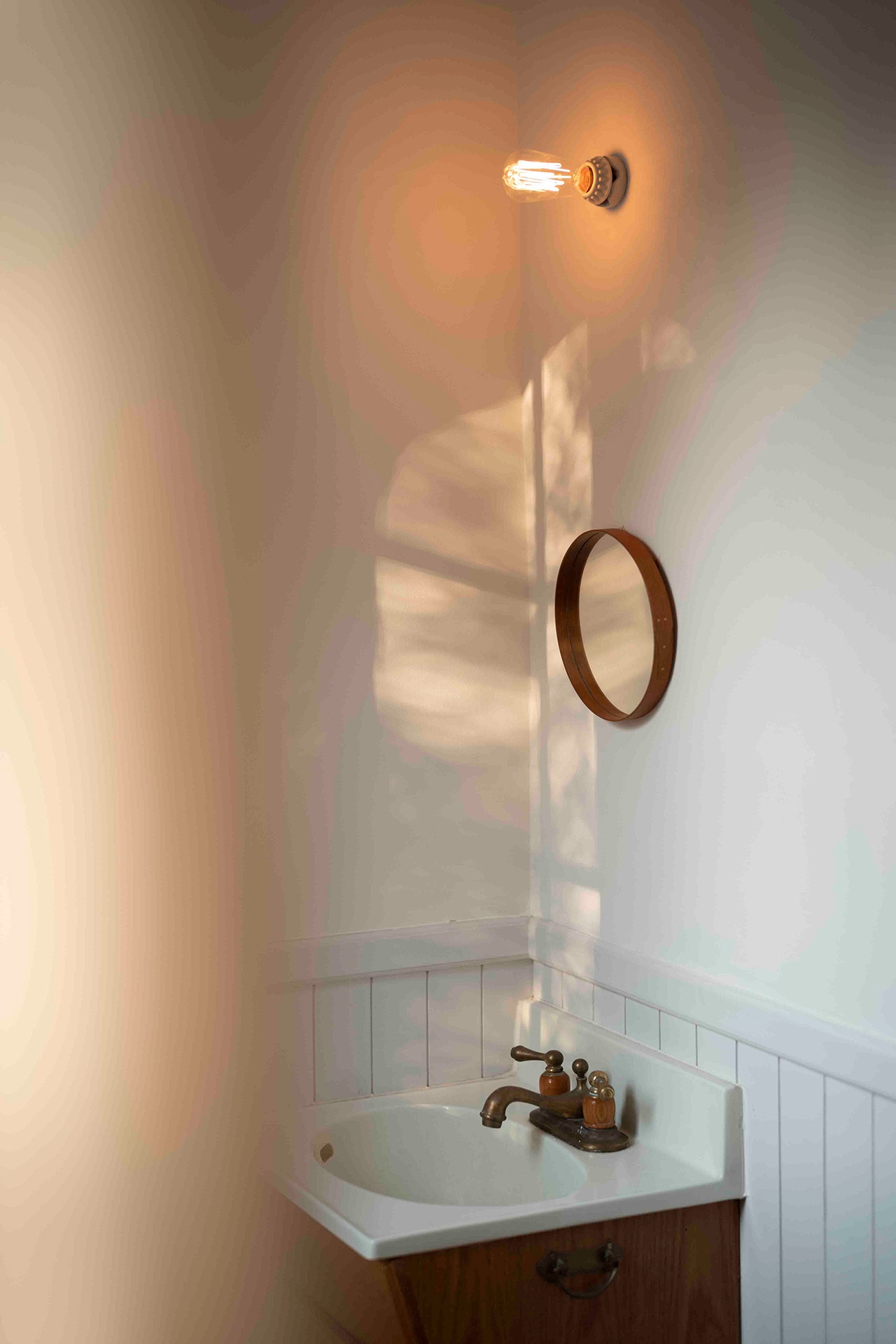 マスターベッドルームの洗面台