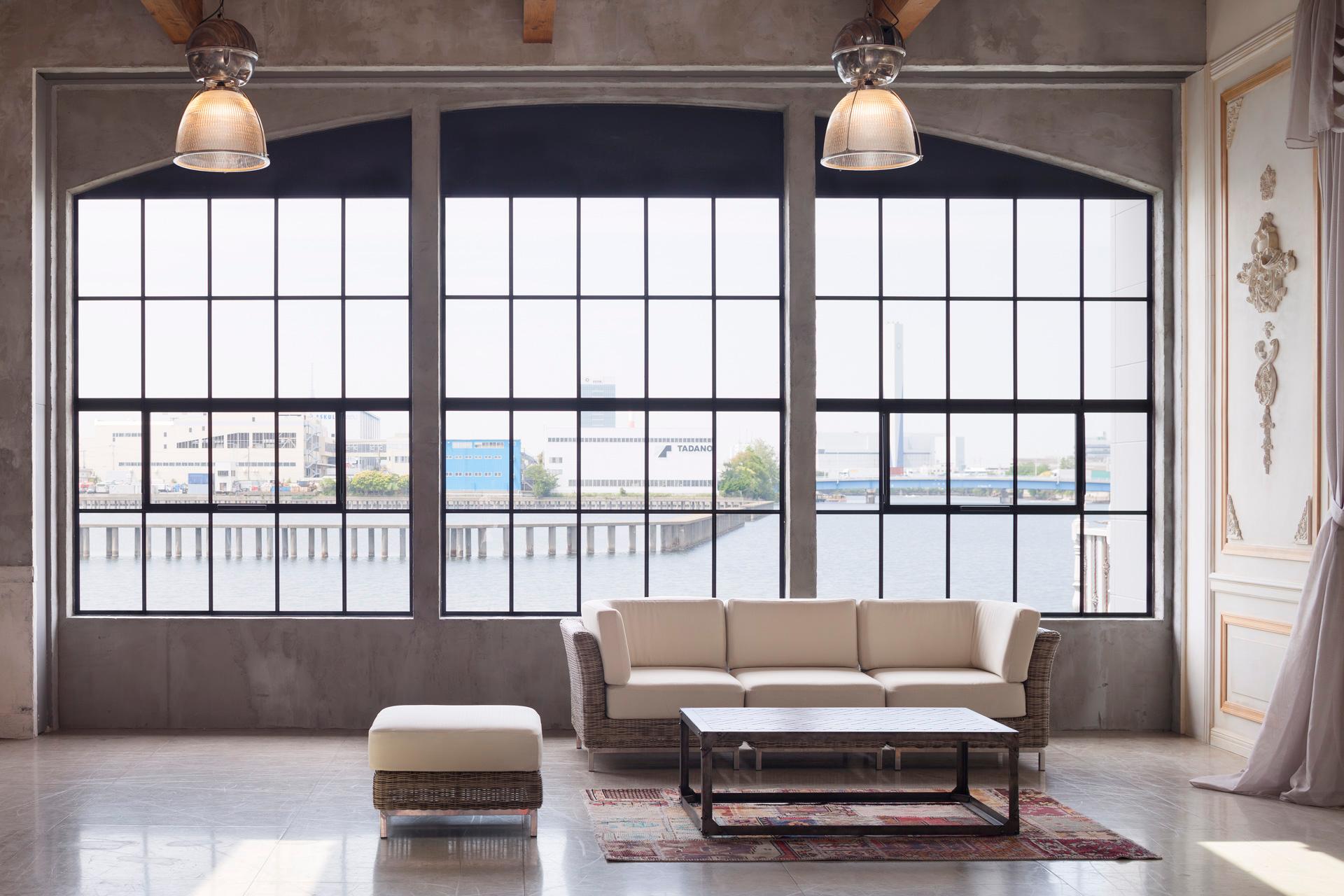 ワイド6m高さ2.8mの大きな窓面