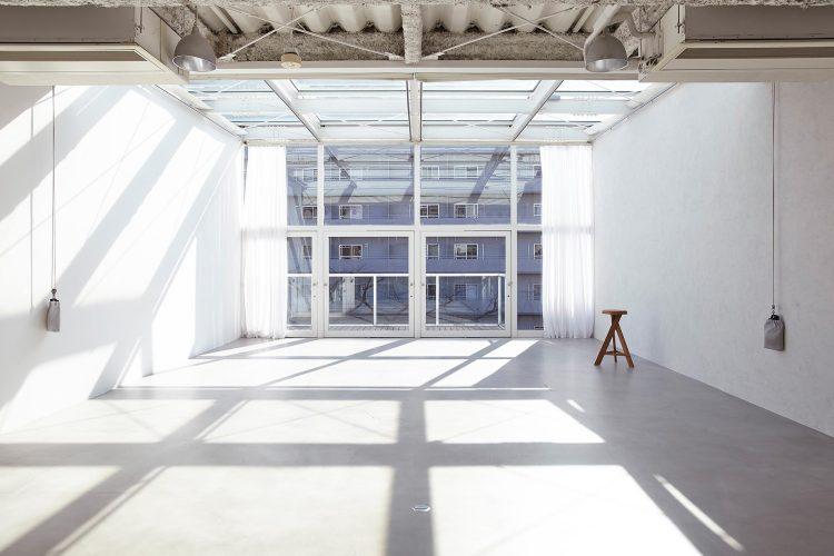 午後 / 東壁(左側)に届く光