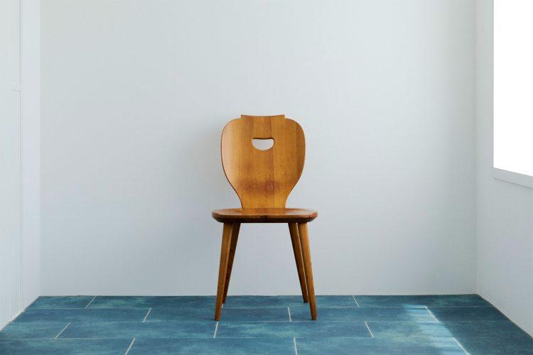 1F 鮮やかなブルーが差し色に