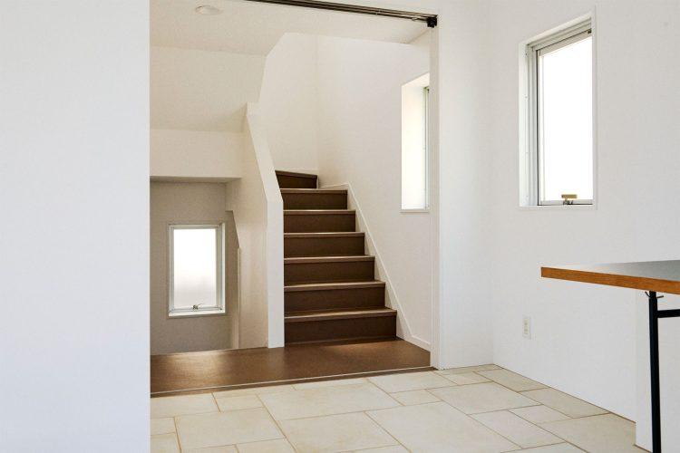 2F 階段の高低差を活かして