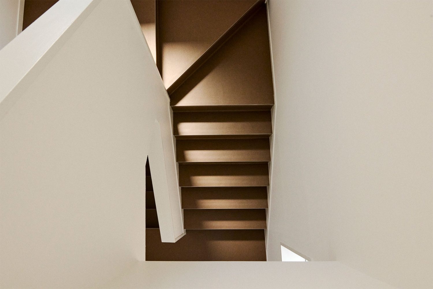 階段を俯瞰アングルでの撮影も