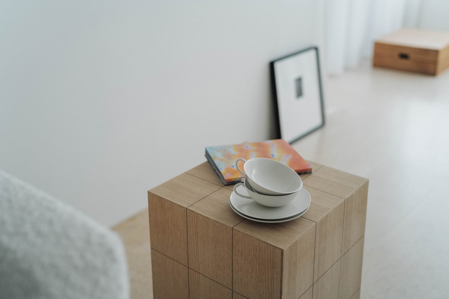 小物撮影に便利な木製スツール