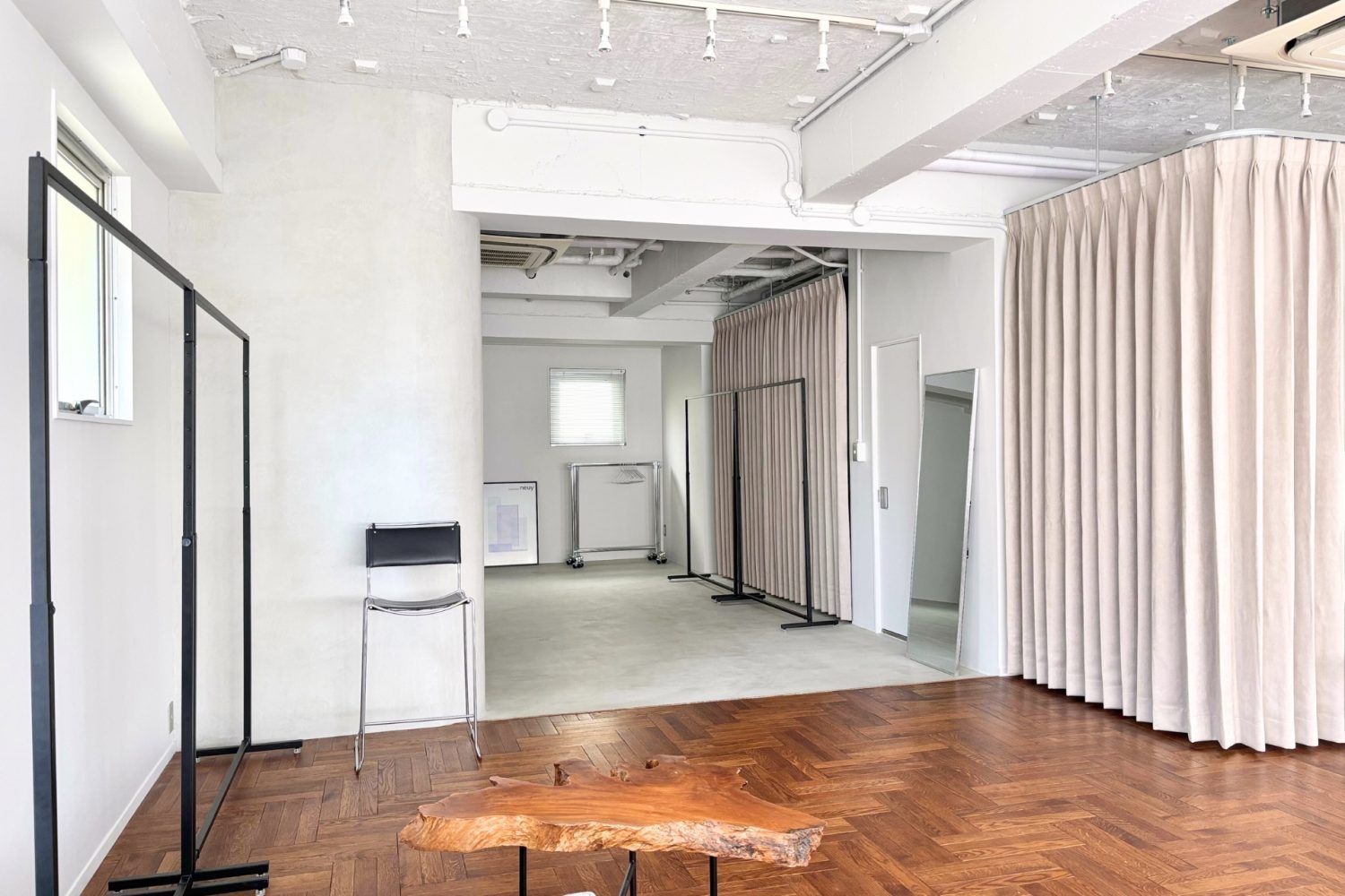 ヘリンボーン床