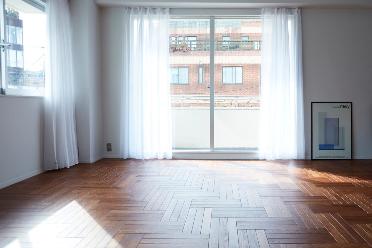 タイプの異なる窓からの自然光