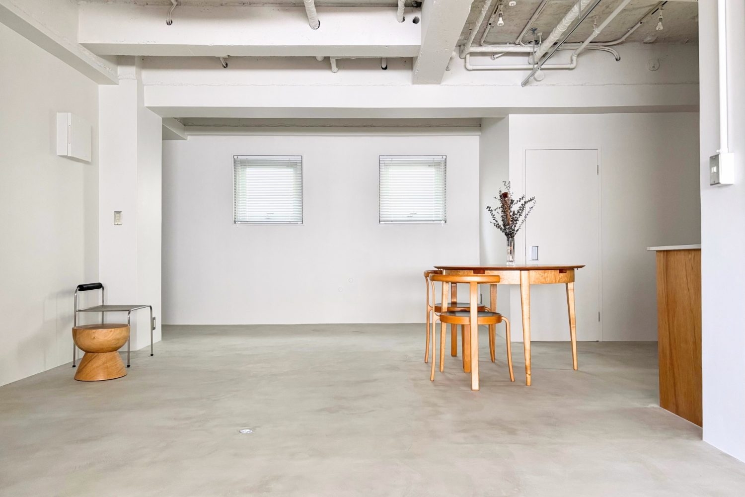 白壁✕ ダイニング