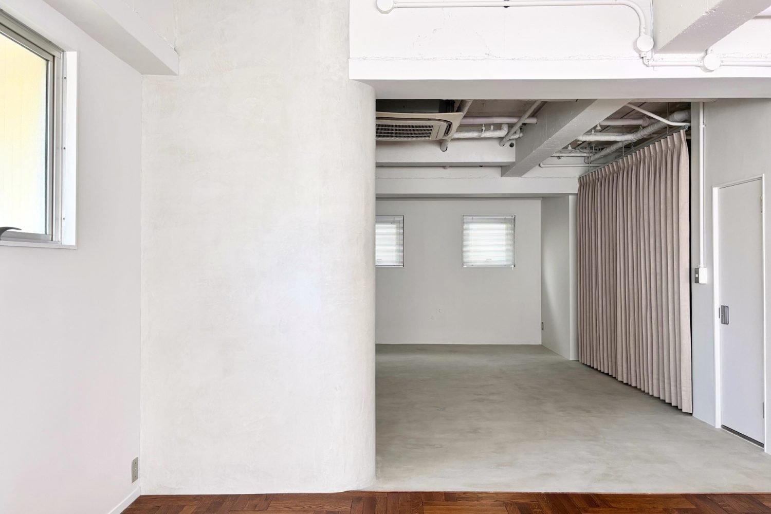 モルタルの質感がよいアール壁