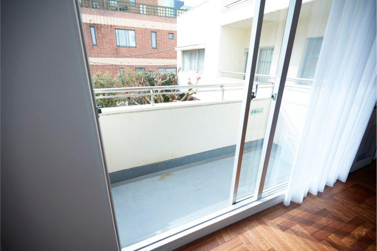 奥行きのゆったりとしたベランダ