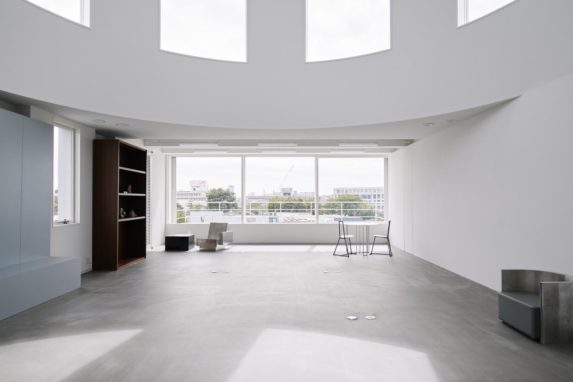 天高6m 各所の窓から光が入る自然光スタジオ