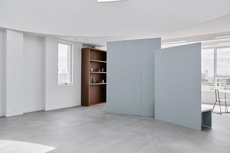 直線と曲線が共存する洗練された空間