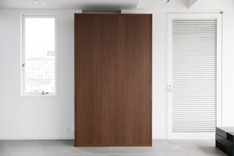 可動式シェルフの裏側を背景として使用できます