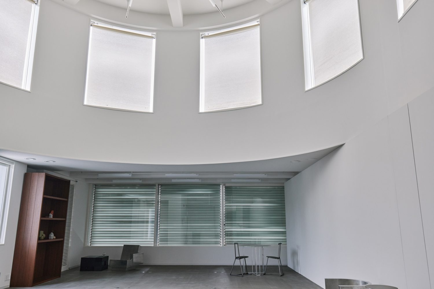 天井部分のロールスクリーンを下げることも可能