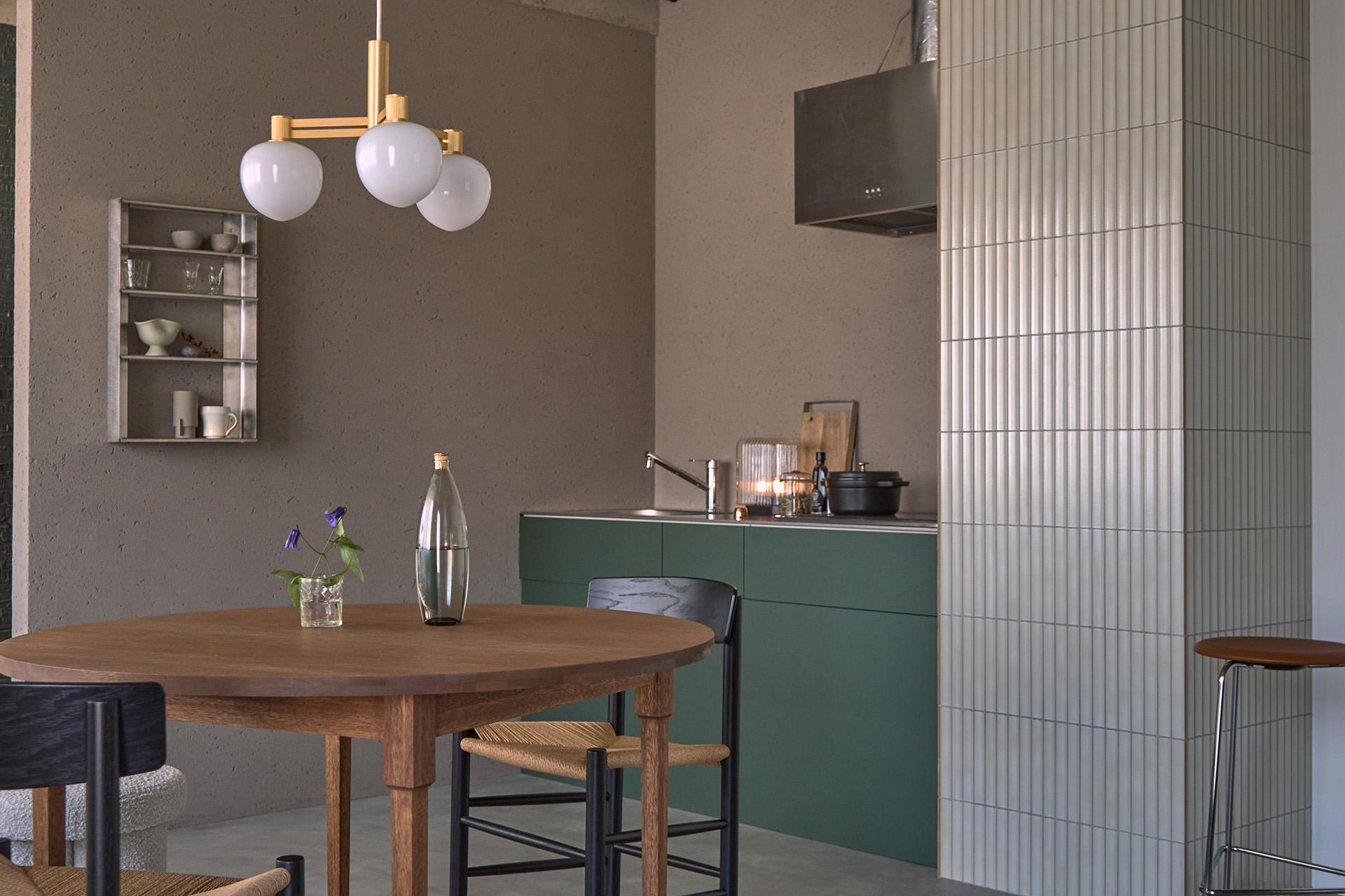 異素材がミックスされたキッチンスペース