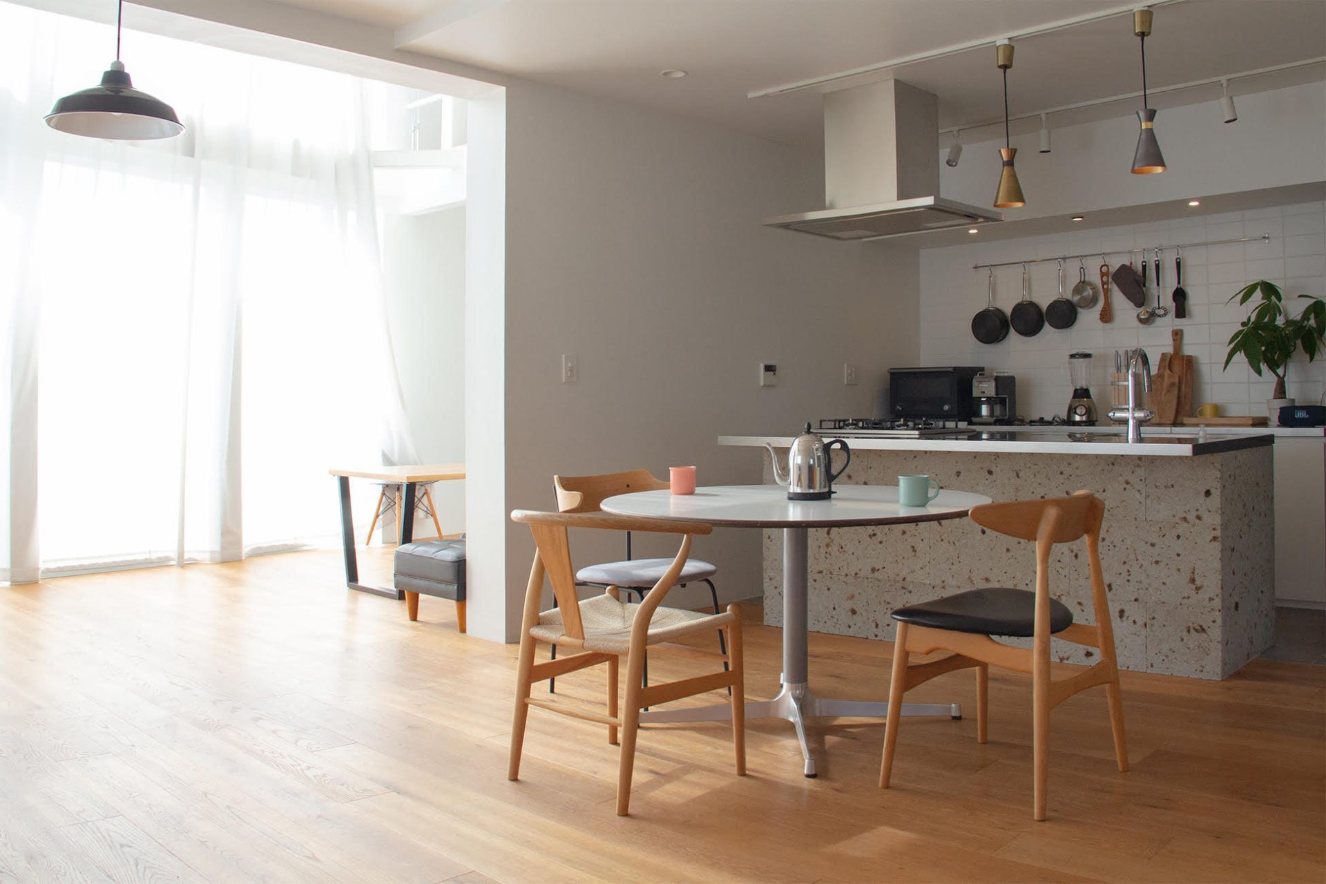 奥行き空間のあるリビングダイニング